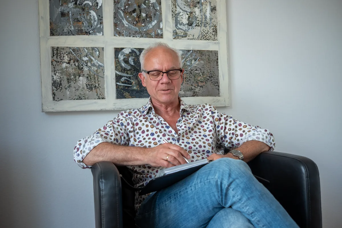 Volker van den Boom, Sexualtherapeut Aachen, beim Beratungsgespräch